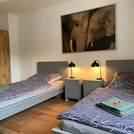 Charlie , Solingen Mitte, Ferien/Messe Wohnung Fuer Bis Zu 5 Personen מראה חיצוני תמונה