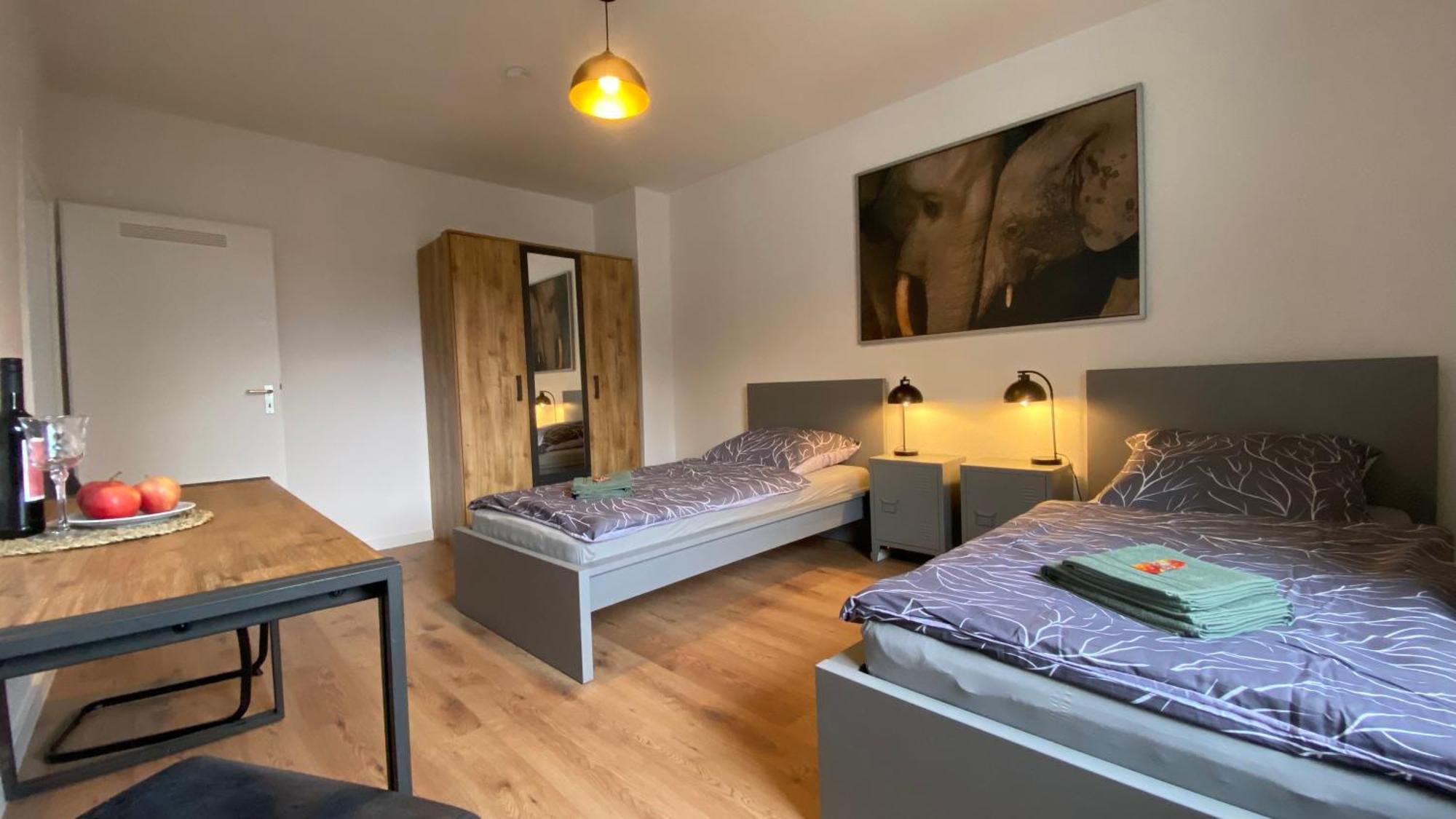 Charlie , Solingen Mitte, Ferien/Messe Wohnung Fuer Bis Zu 5 Personen מראה חיצוני תמונה
