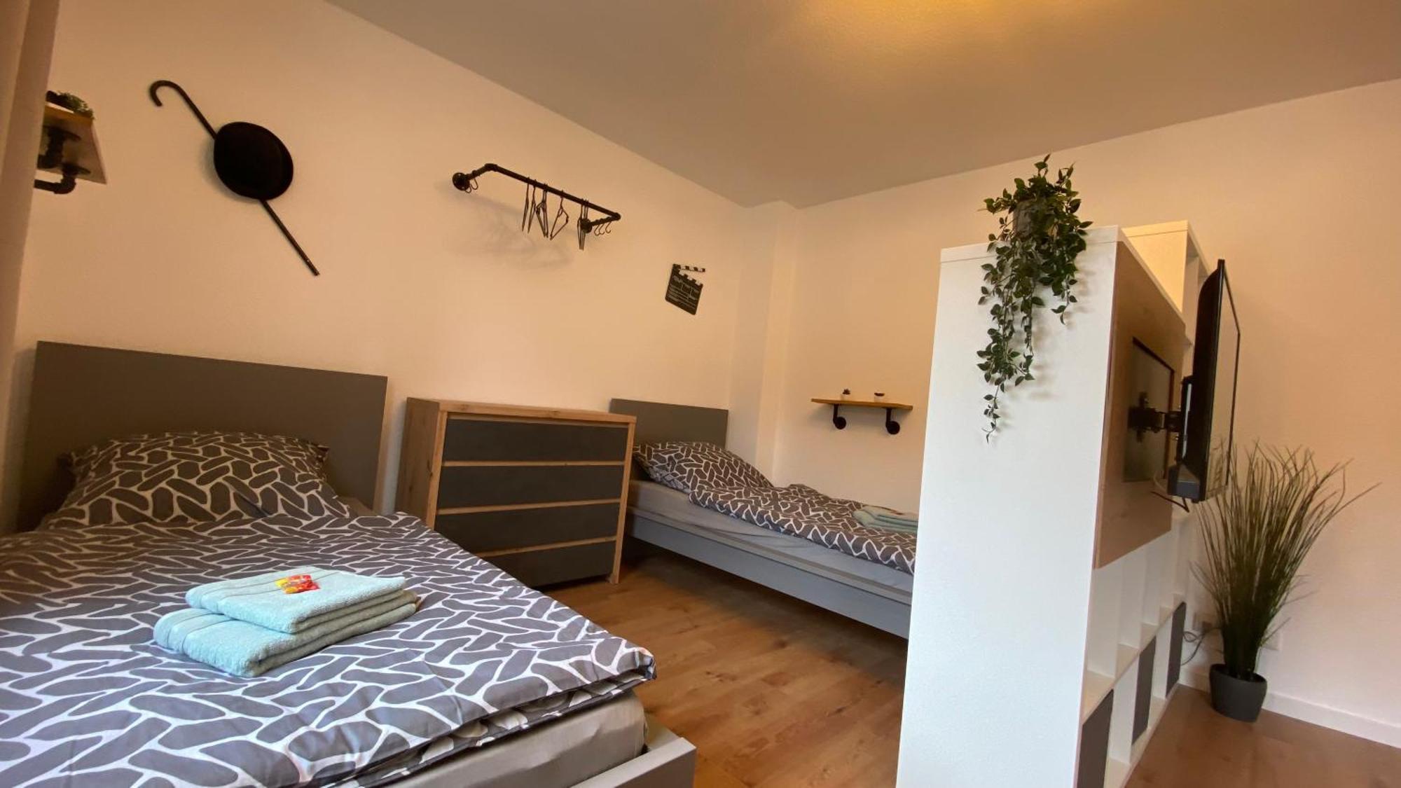 Charlie , Solingen Mitte, Ferien/Messe Wohnung Fuer Bis Zu 5 Personen מראה חיצוני תמונה
